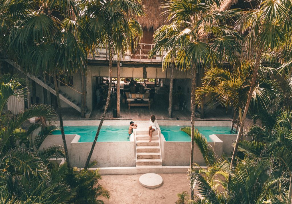 Playa Viva: Un Eco-Resort Regenerativo en México que Utiliza Palmas Vivas en Cada Habitación